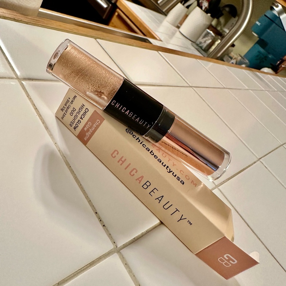 Chica Beauty Highlighter Duo Stick
